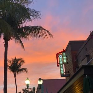 Meet your Posher, Hilary